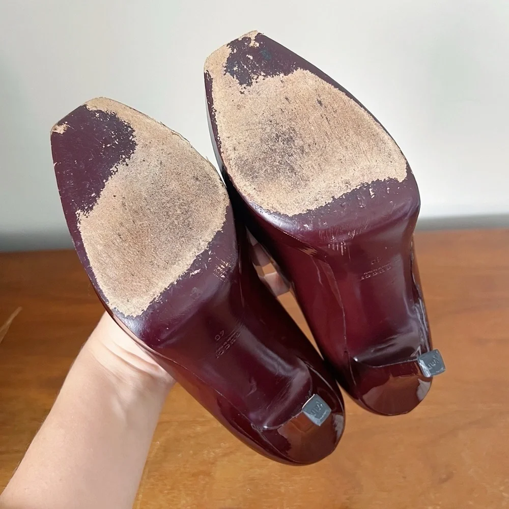 GUCCI • Tile Platform Pumps stiletto heels square toe burgundy patent leather